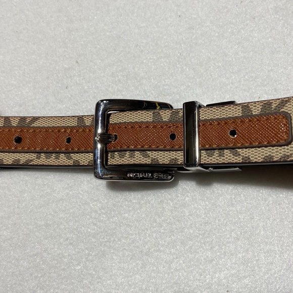 Genuine Michael KORS Reversible Belt. Silver Tone Buckle. Brown/Light & Brown - Picture 3 of 8